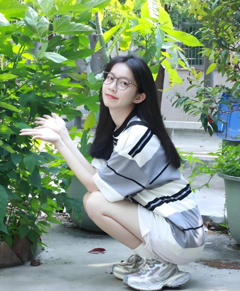 ảnh gái xinh đeo kính 3