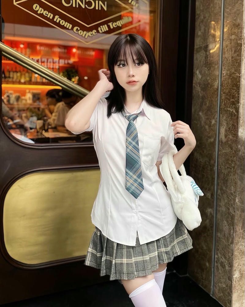 ảnh gái xinh học sinh đeo túi