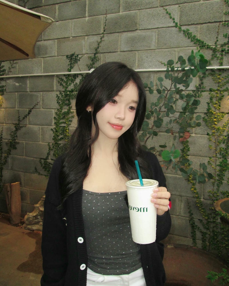 ảnh hotgirl cầm