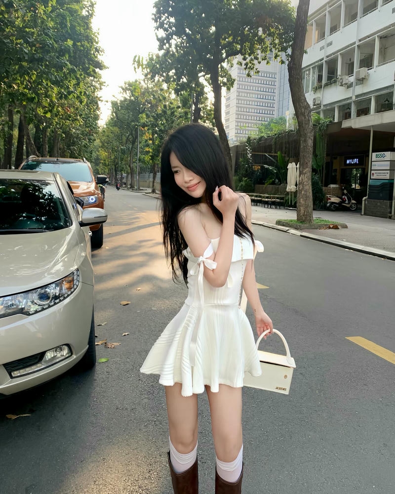 ảnh hotgirl insta mặc váy ngắn