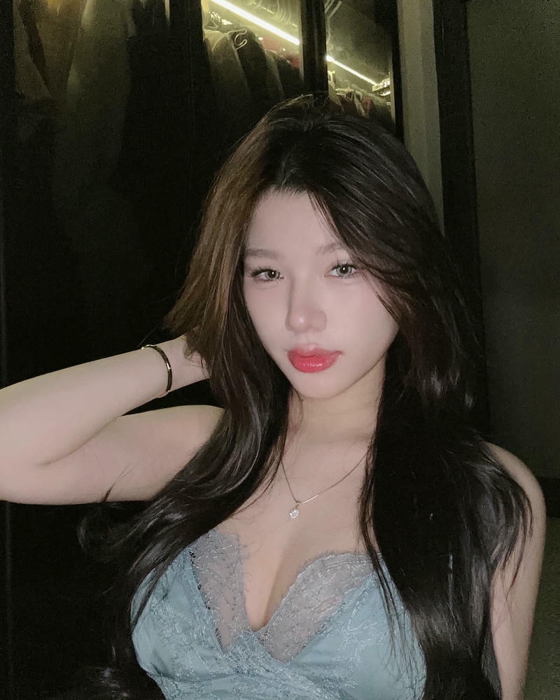 ảnh hotgirl khoe ngực