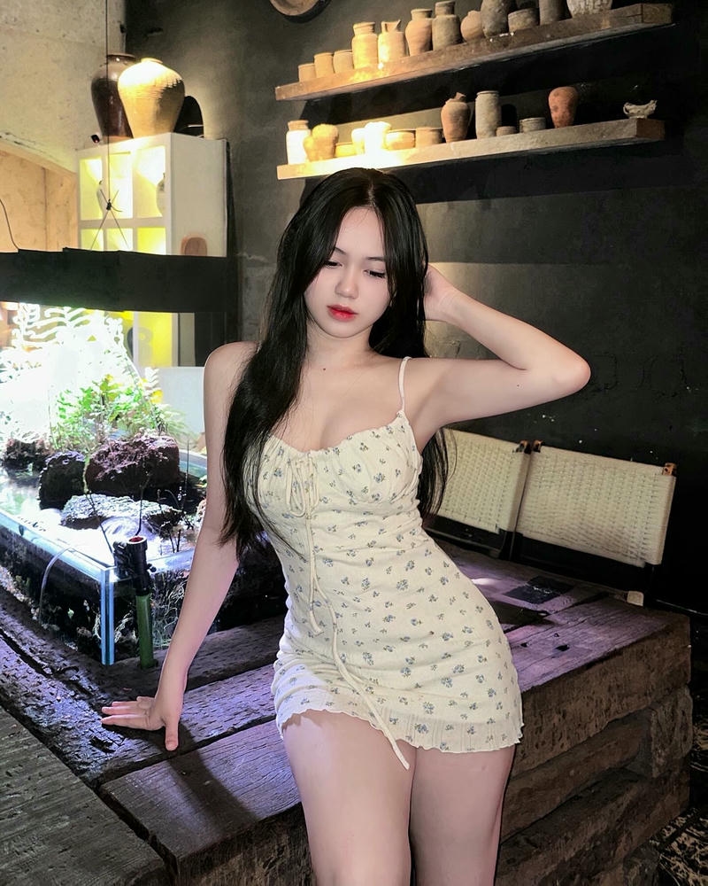 ảnh hotgirl mặc váy body