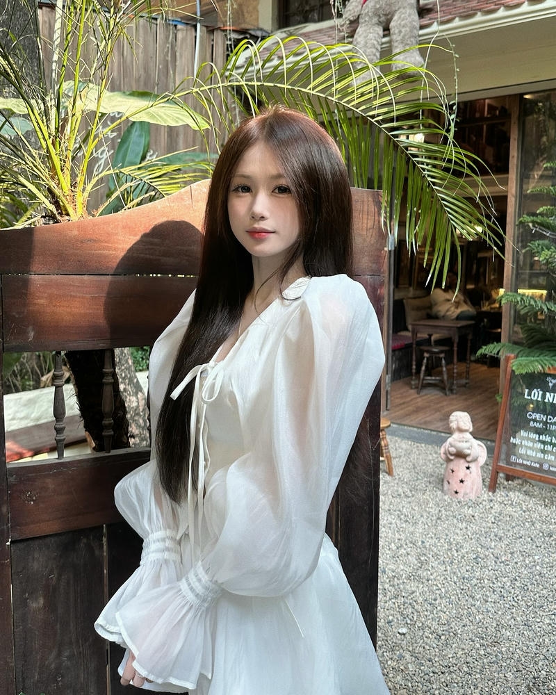 ảnh hotgirl tiktok mặc váy trắng