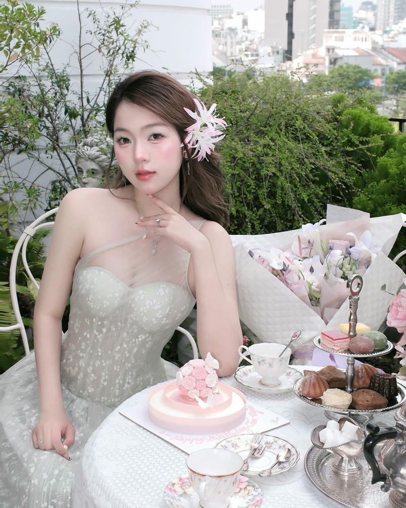 ảnh hotgirl tiktok sang trọng
