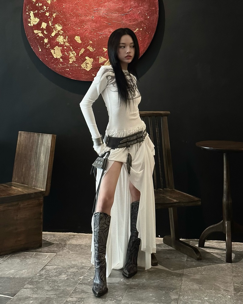 ảnh linh ngọc đàm chân siêu dài