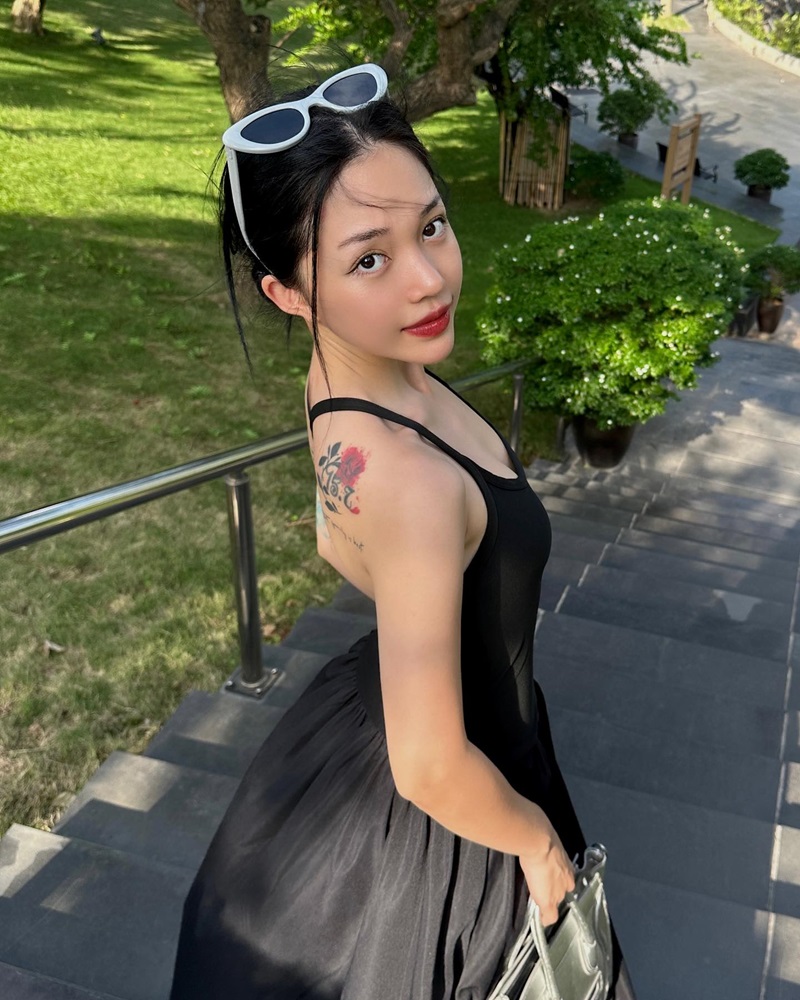 ảnh linh ngọc đàm đeo kính