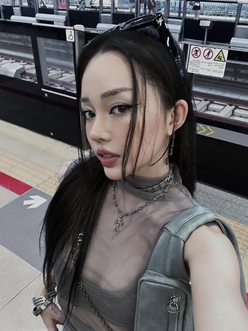 ảnh linh ngọc đàm hở vú