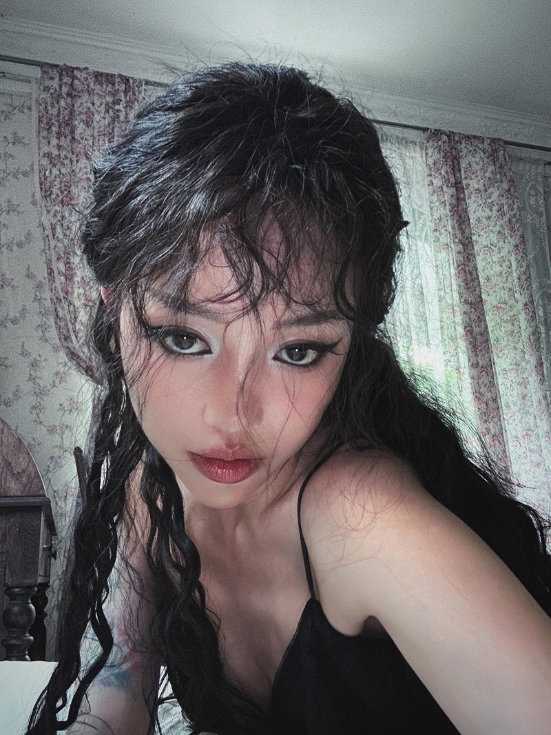 ảnh linh ngọc đàm tóc xoăn