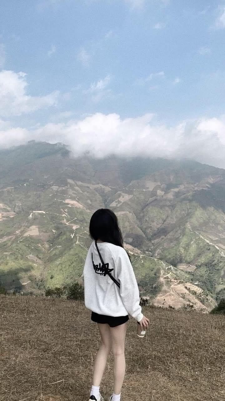 ảnh nghệ thuật quay lưng.