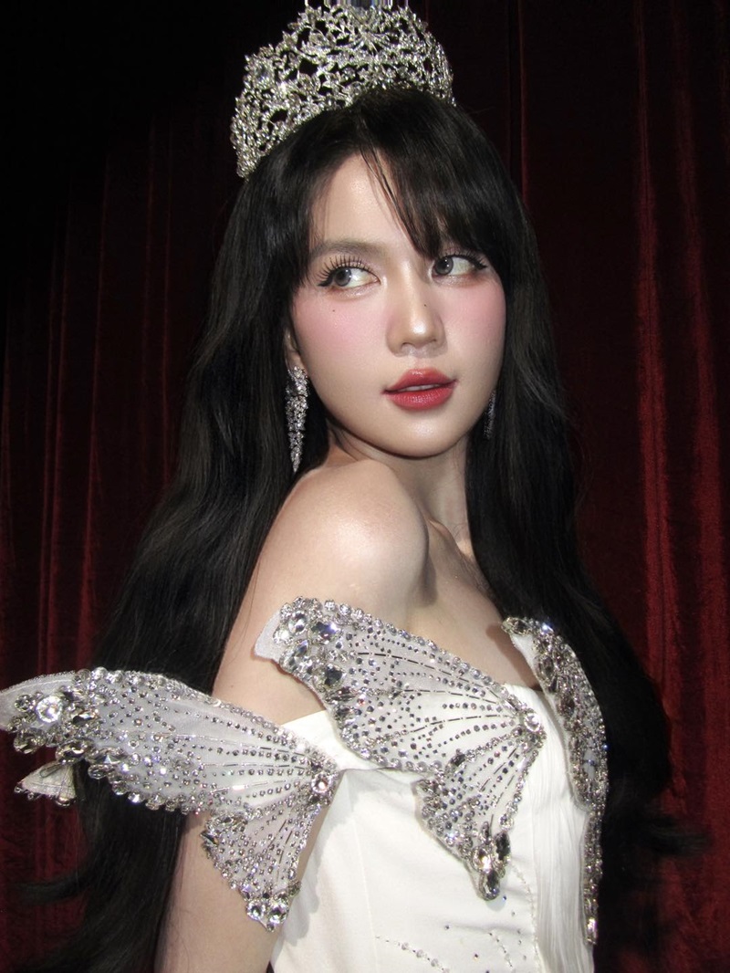 ảnh ngọc trinh đội vương miệng
