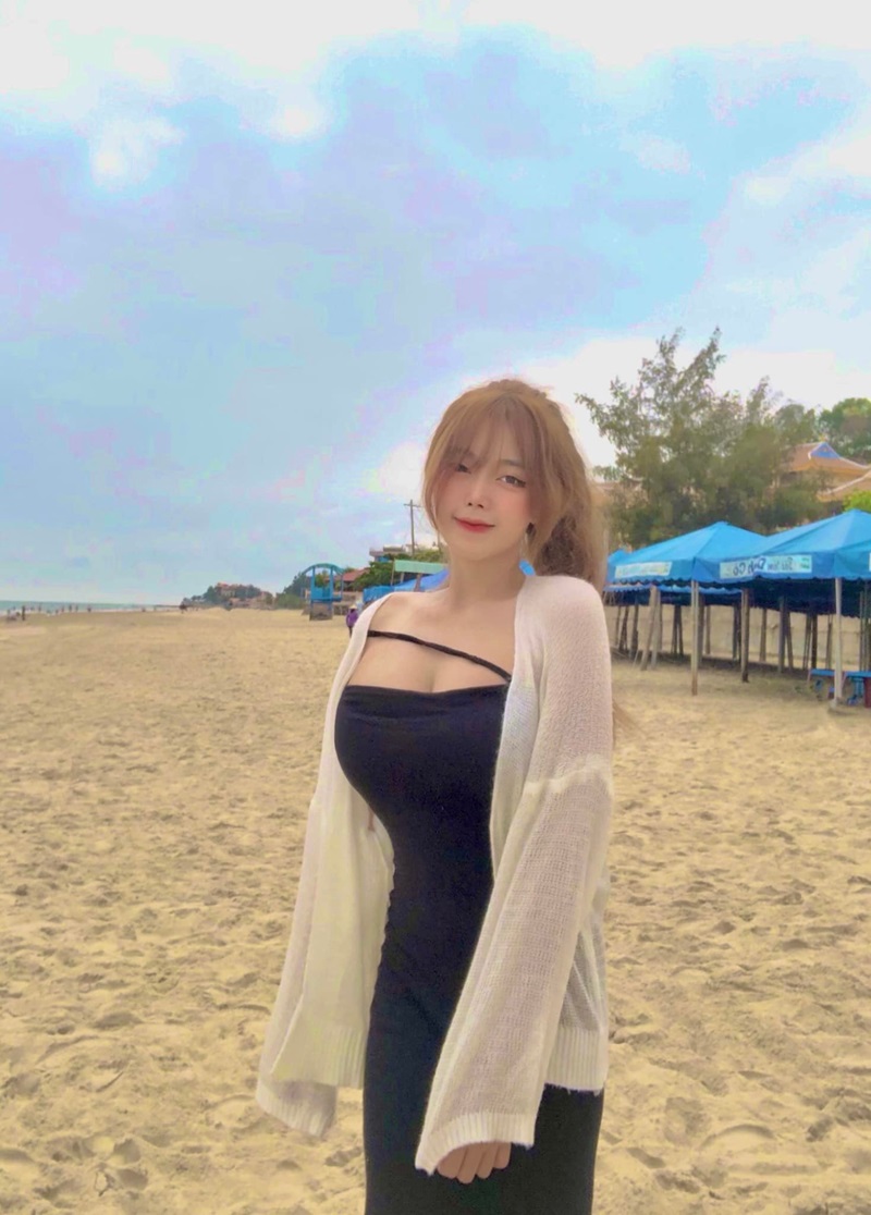 ảnh pi tiên mặc váy body