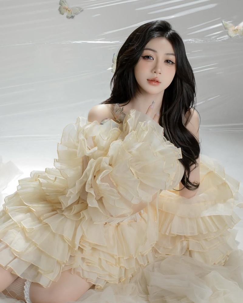 ảnh trần hà linh dịu dàng