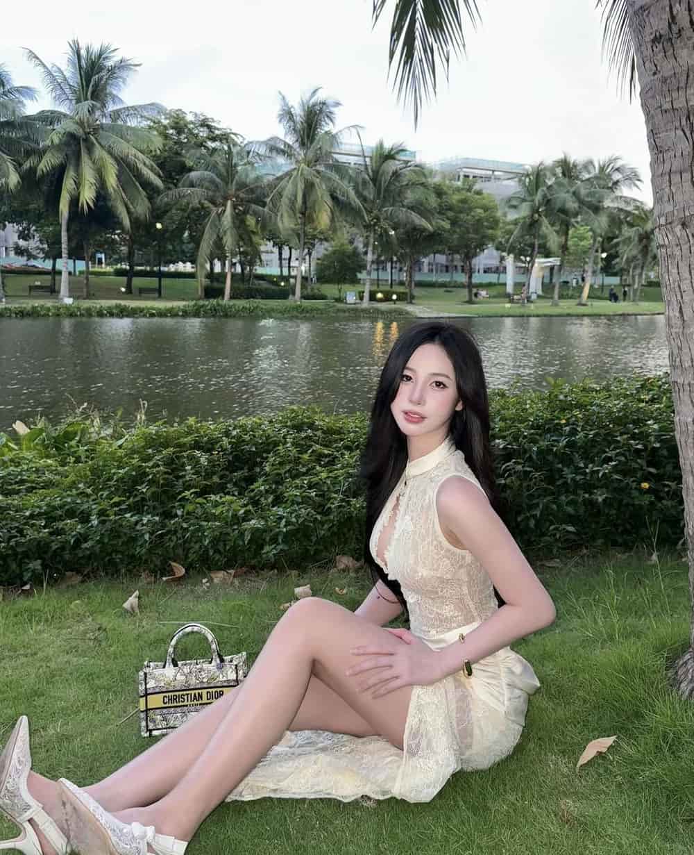 gái xinh 18 tuổi rạng.