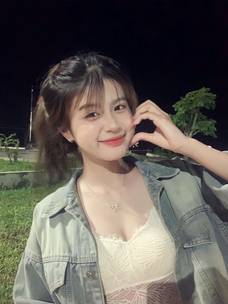 gái xinh 2k10 ngoài phố