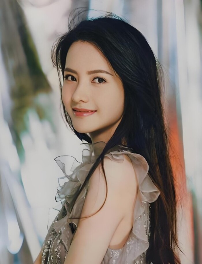 gái xinh 2k7 cười tươi