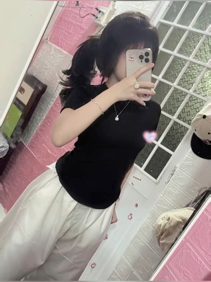 gái xinh 2k7 che mặt bằng điện thọa