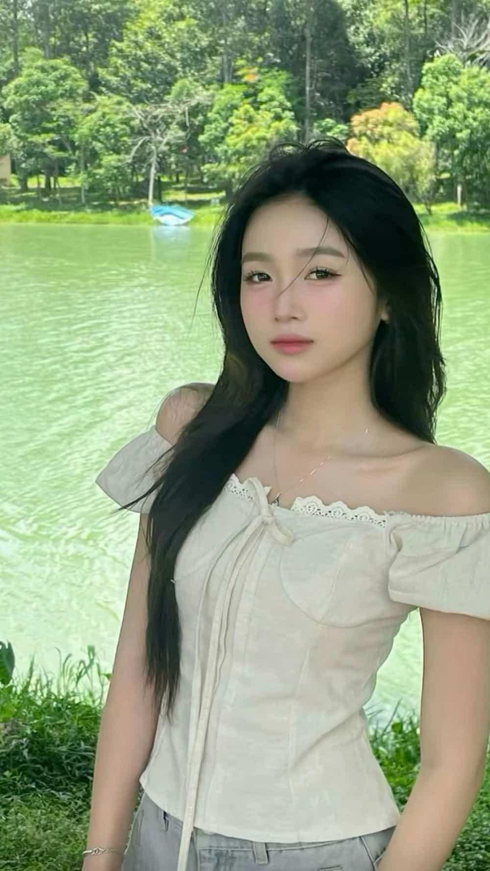 gái xinh 2k7 đầy nét