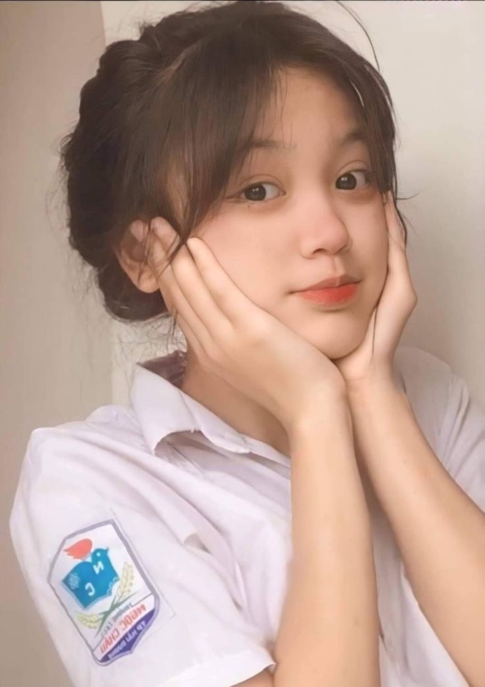 gái xinh 2k7 mặc đồng phục