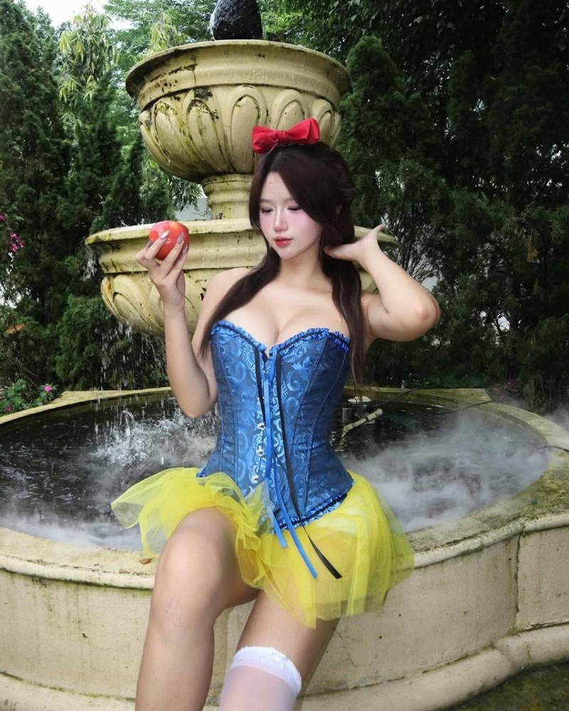 gái xinh Cosplay lọ lem