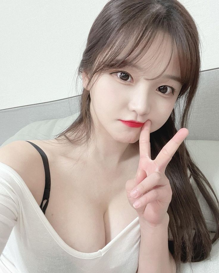 gai xinh cosplay sac mau