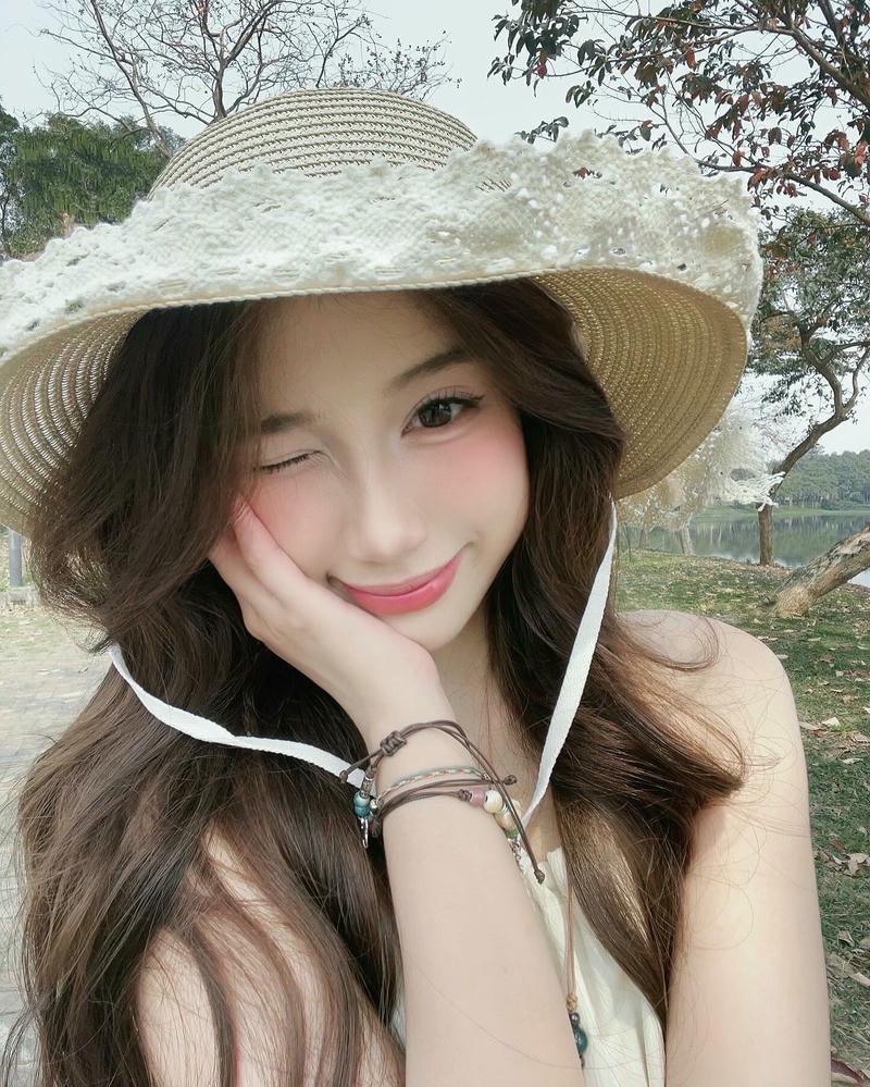gái xinh đất Việt đội mũ