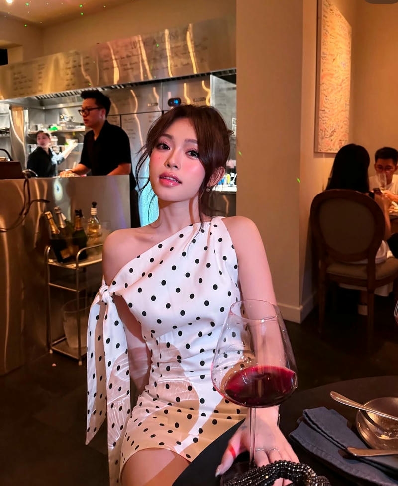 gái xinh đất Việt mặc váy chấm bi