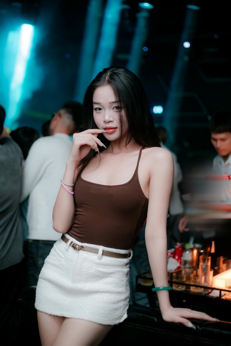gái xinh đi bar đáng yêu nhất