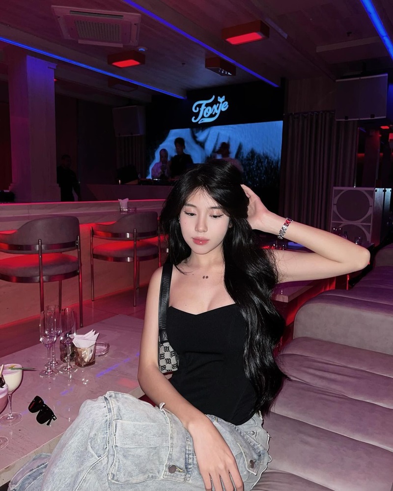 gái xinh đi bar mọng nước