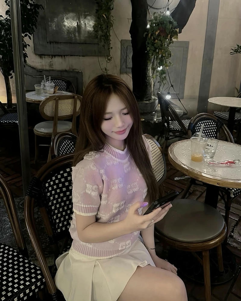 gái xinh genZ cười