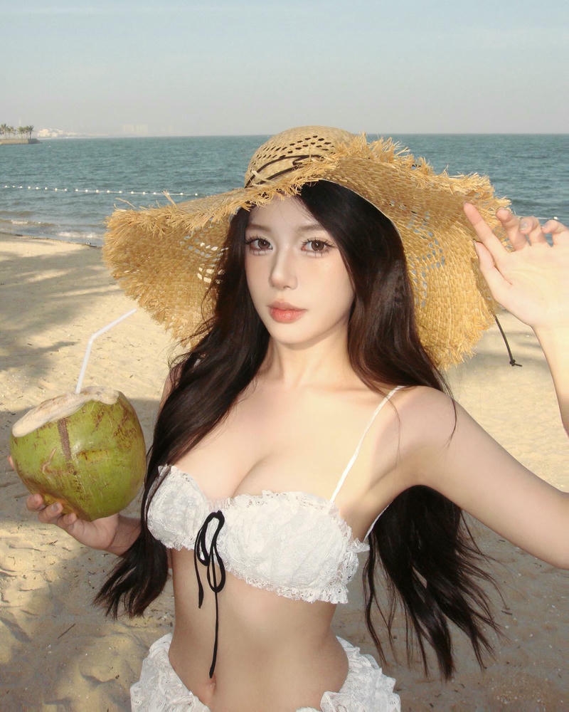 gái xinh genZ mặc bikini