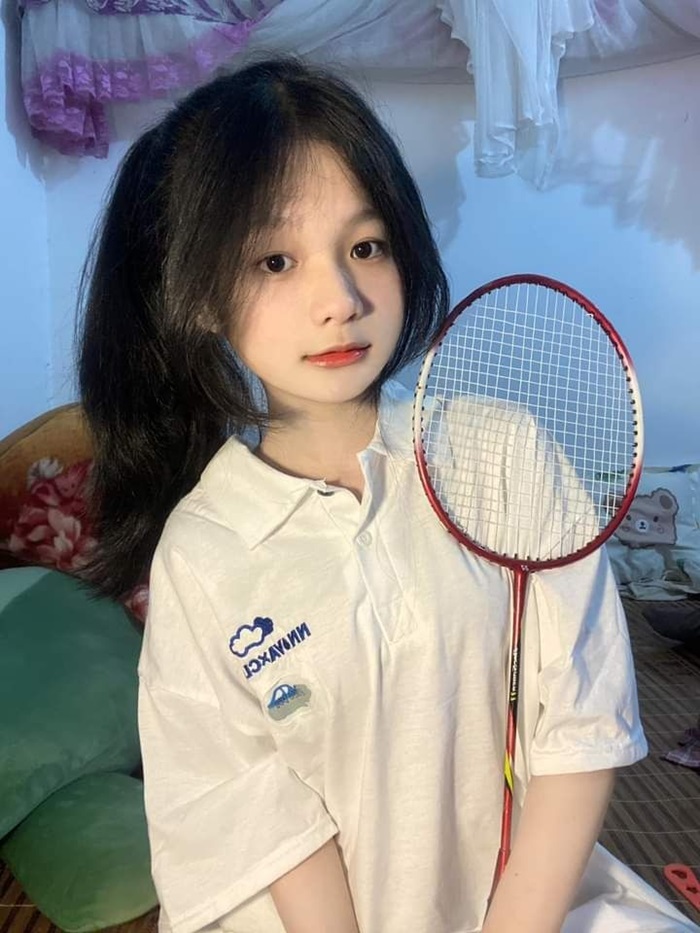 gái xinh k11 cầm vợt