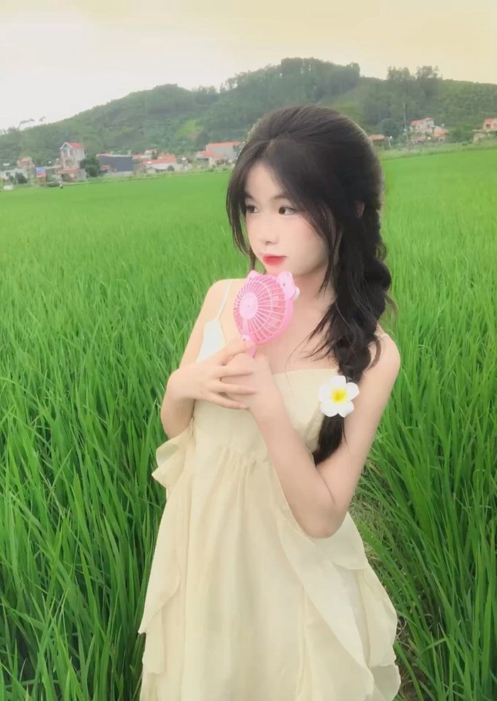 gái xinh k11 chụp ảnh đồng quê