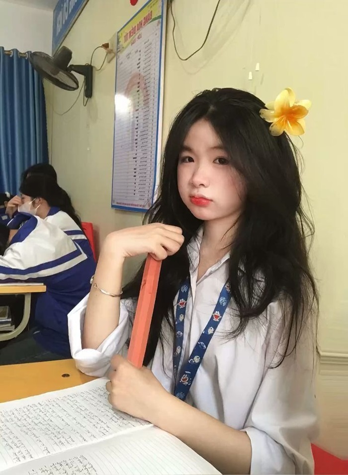 gái xinh k11 đi học