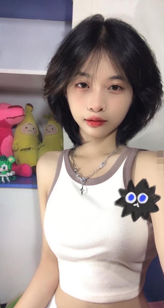 gái xinh k11 mặc áo ba lỗ
