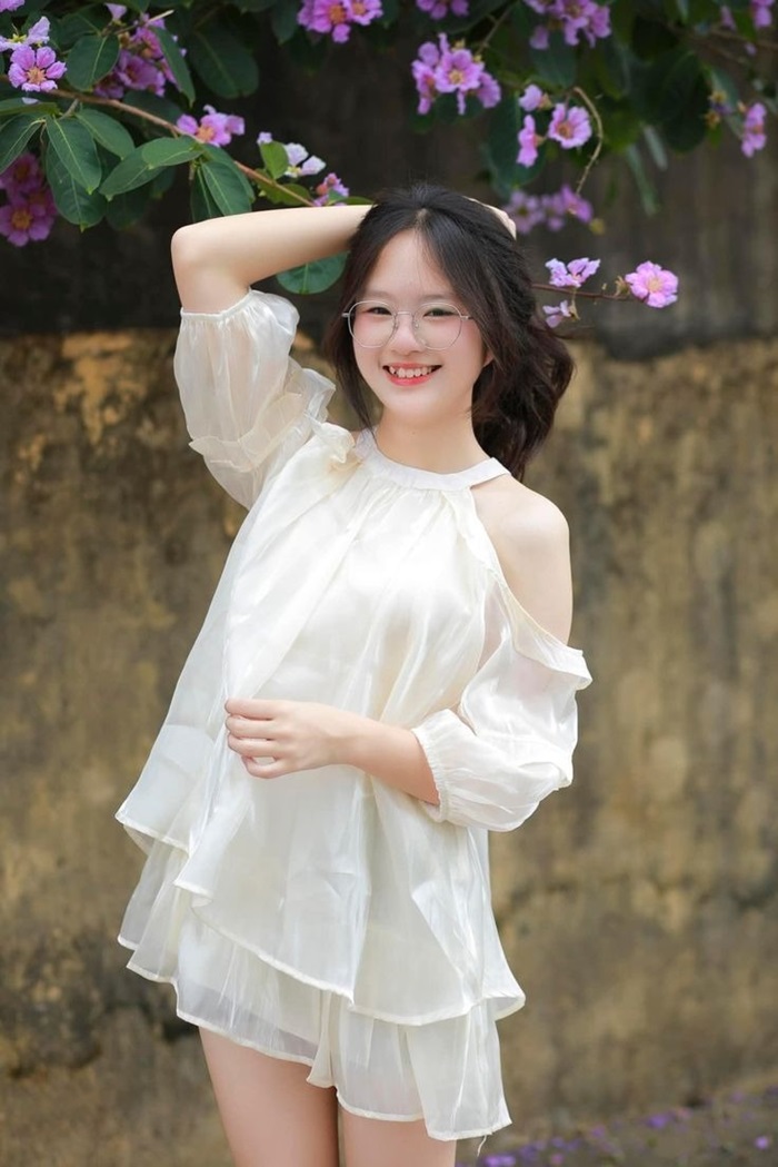 gái xinh k11 mặc váy trắng