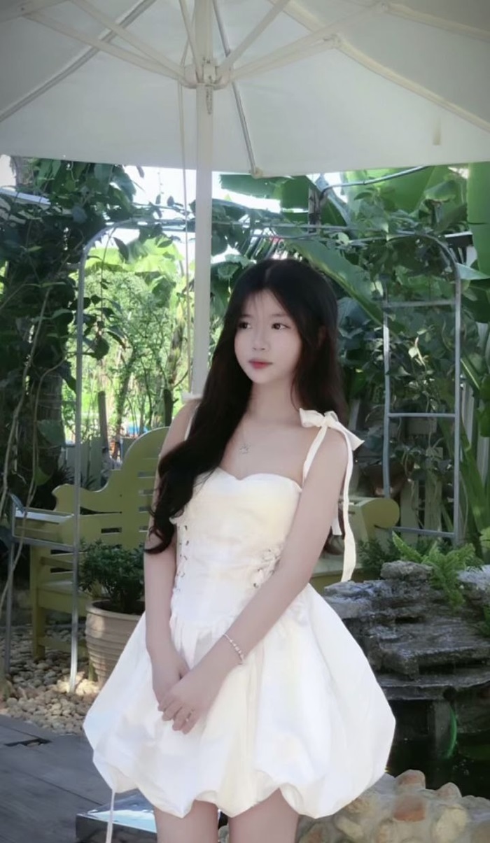 gái xinh k12 váy trắng