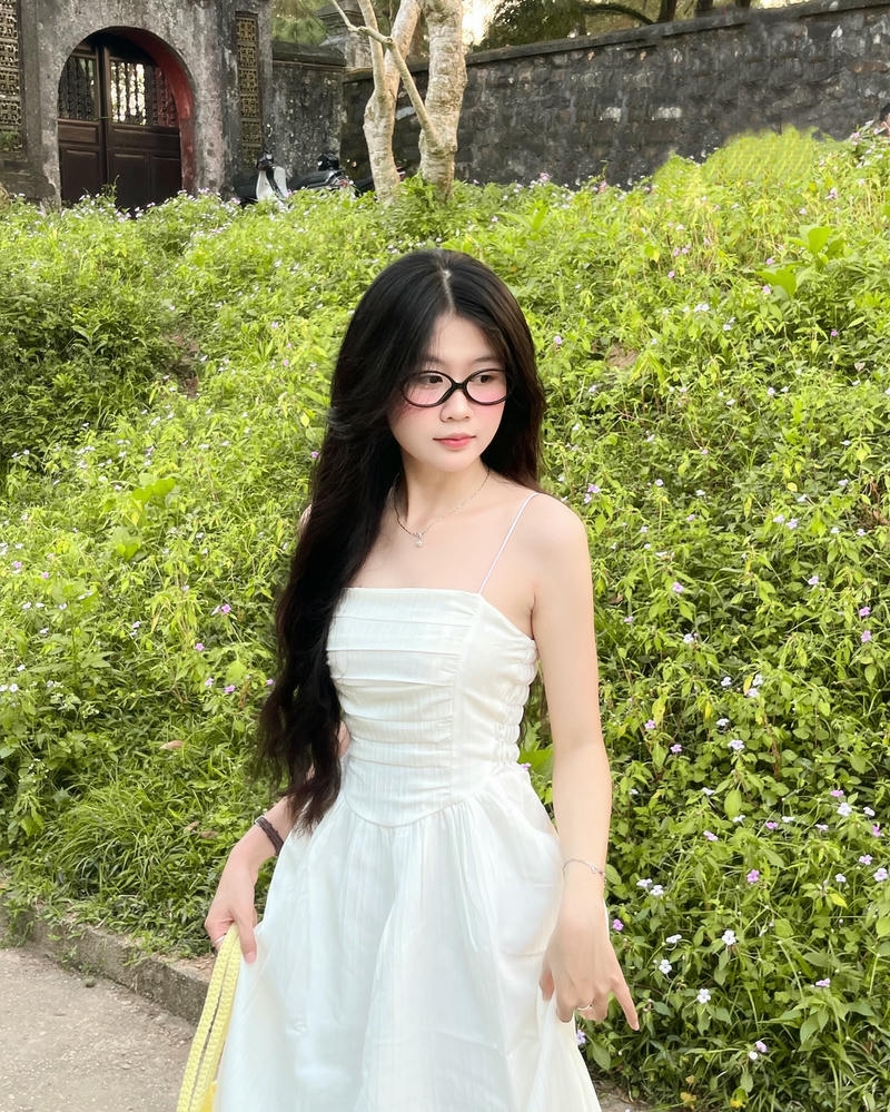 gái xinh k7 đeo kính