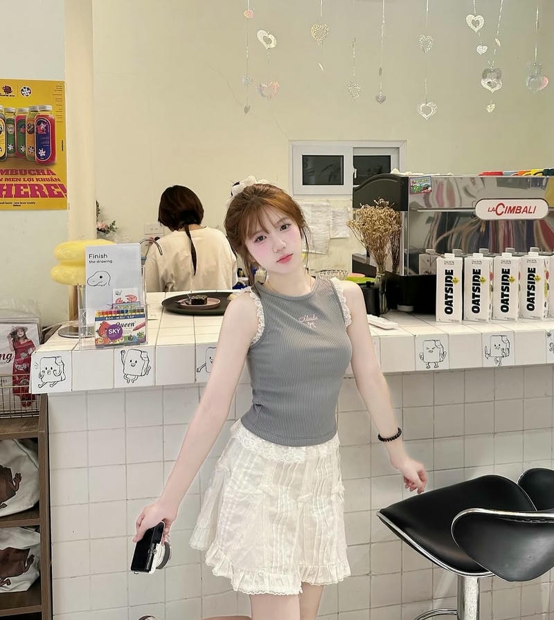 gái xinh k7 mặc váy tắng