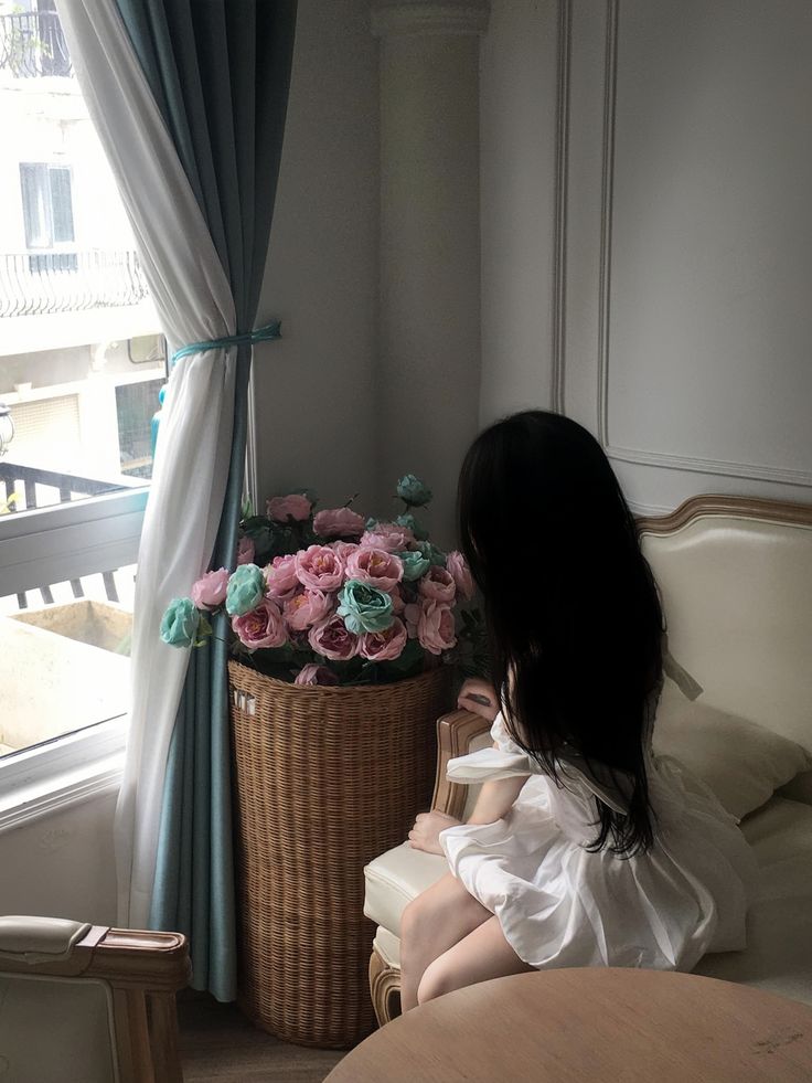 gái xinh khoe dáng lưng.