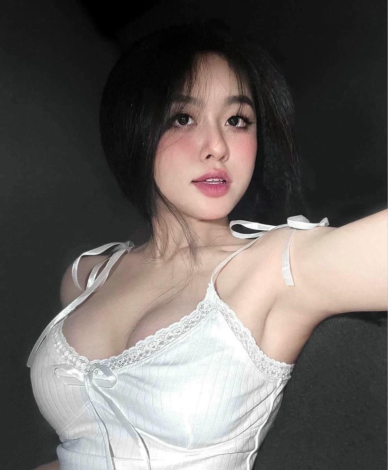 gái xinh mlem bưởi to