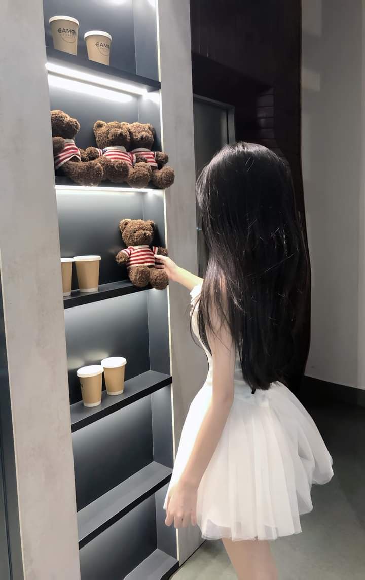 gái xinh quay lưng xinh.