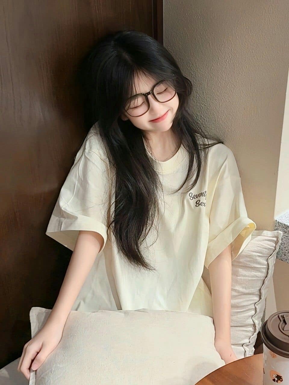 gái xinh tóc dài cuốn.