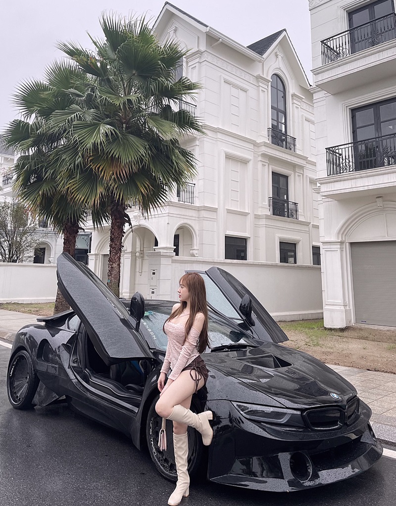 hình ảnh trần huyền châu chân dài