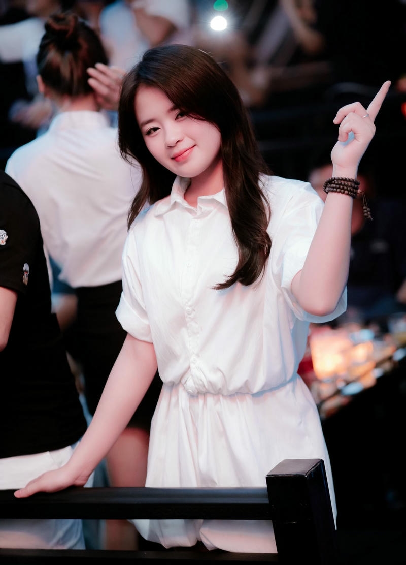 hình gái xinh đi bar cute nhất