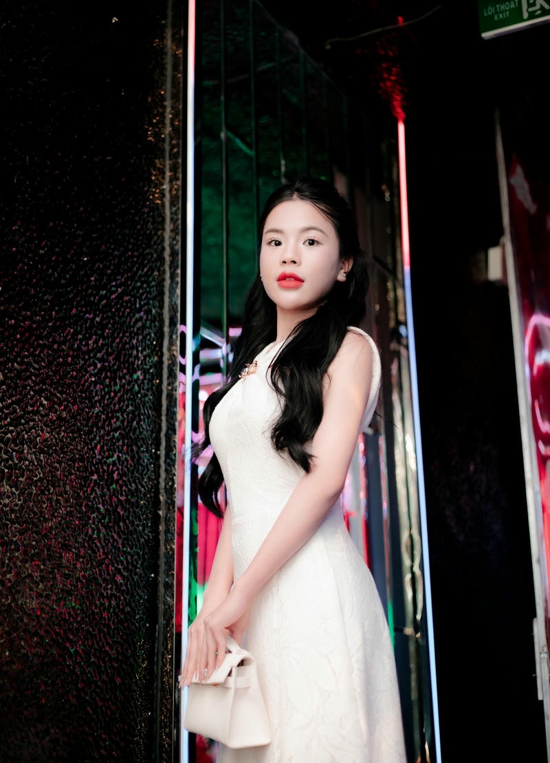 hình gái xinh đi bar ngon