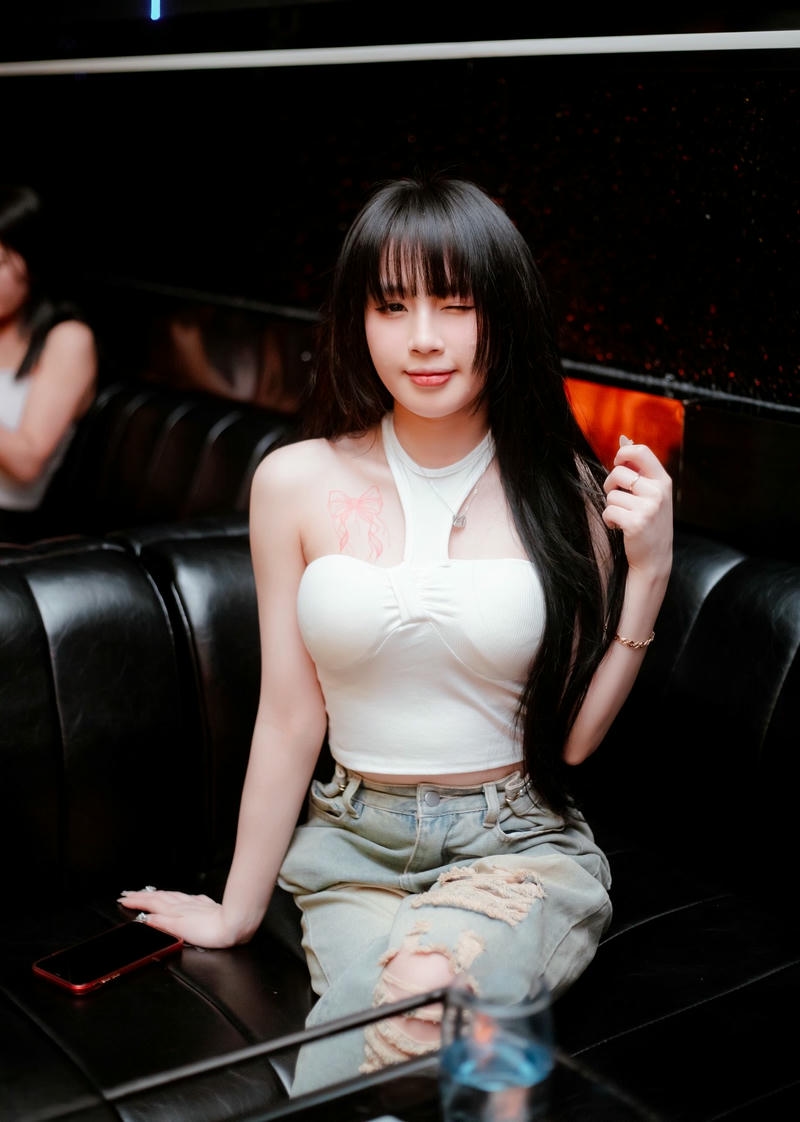 hình gái xinh đi bar siêu đẹp
