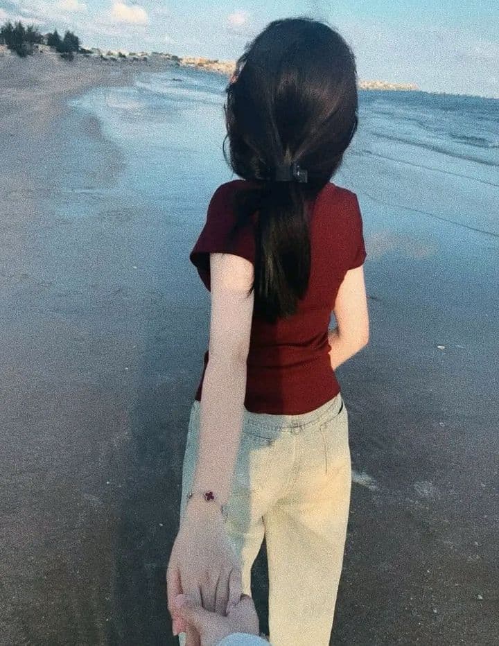 hình gái xinh quay lưng.