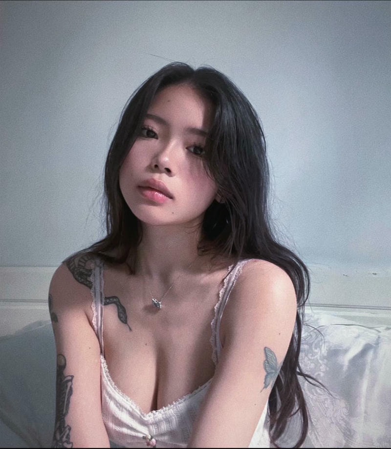 khúc thị hương hở khe vú