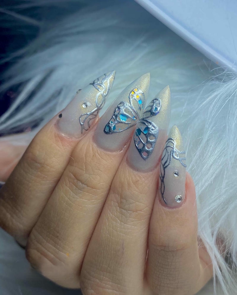 nail bướm bạc