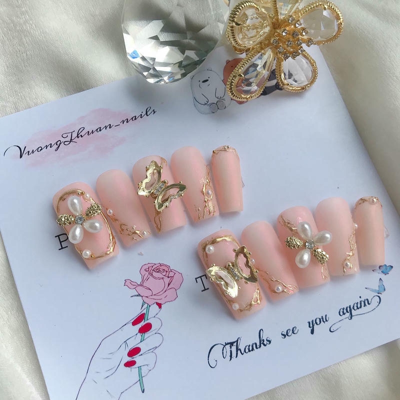 nail bướm cánh vàng